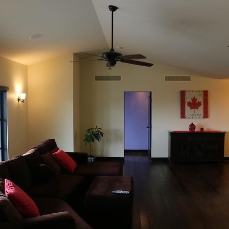 Mission Hill Lake View Villa West Kelowna Exterior photo