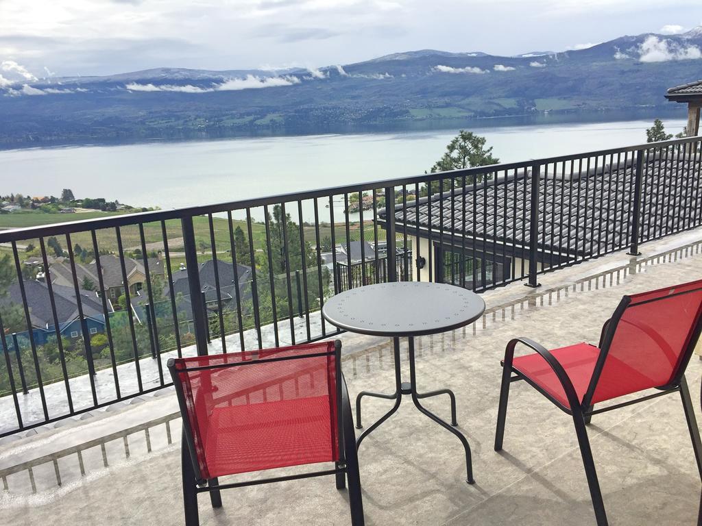 Mission Hill Lake View Villa West Kelowna Exterior photo